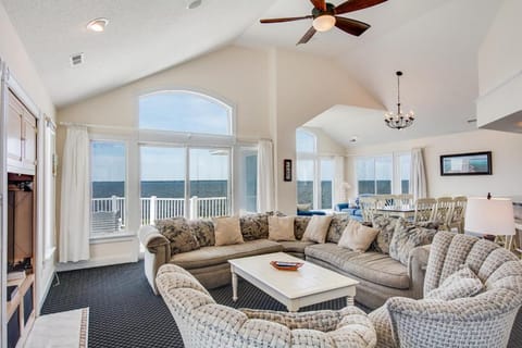 Sunsets Forever House in Roanoke Island