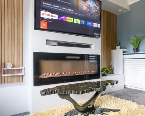 The Whitehouse M6, Junction 10 With Parking House in Walsall