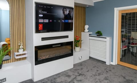 The Whitehouse M6, Junction 10 With Parking House in Walsall