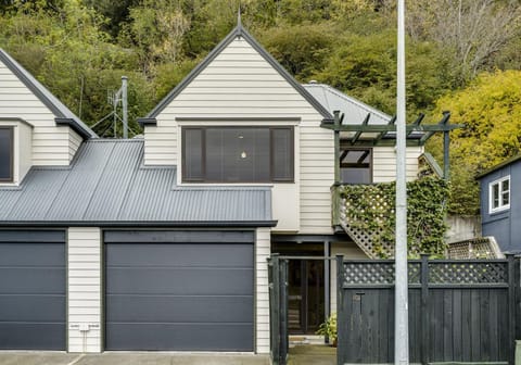 Property building, Day