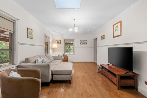 Communal lounge/ TV room, Living room, Seating area