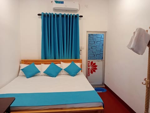 Bed, Photo of the whole room, Bedroom, air conditioner