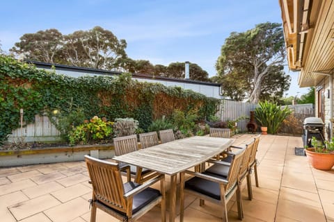 Patio, Garden, Dining area