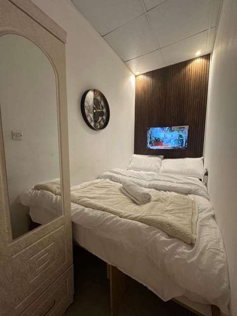 Lotel Al Barsha 1 at the Mall Bed and Breakfast in Dubai