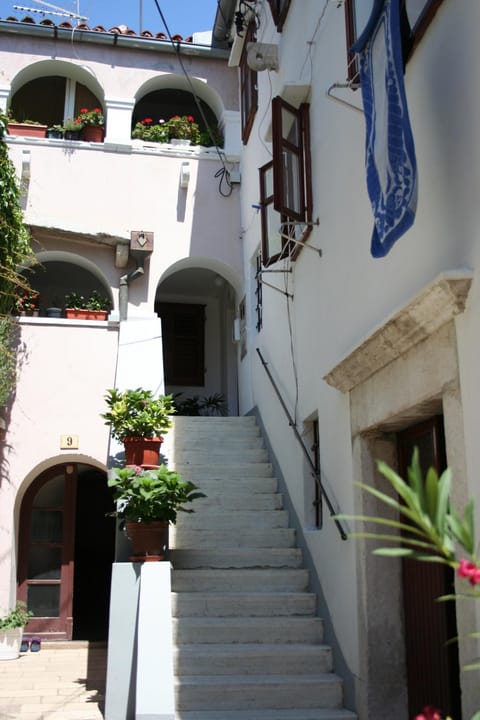 Facade/entrance, Day, Summer, Street view
