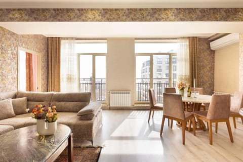 Living room, Seating area, Dining area