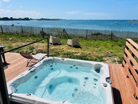 Hot Tub, Hot Tub, View (from property/room), Spa and wellness centre/facilities, Sea view