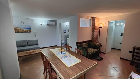Living room, Dining area, air conditioner