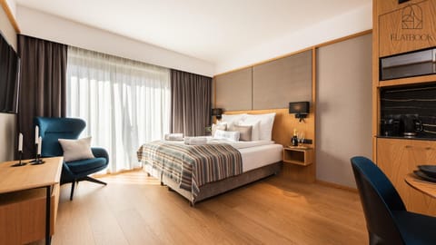 Bed, TV and multimedia, Kitchen or kitchenette, Photo of the whole room, Alcoholic drinks