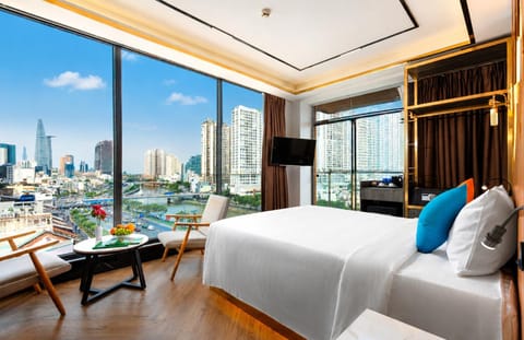 Communal lounge/ TV room, Bed, TV and multimedia, View (from property/room), Balcony/Terrace, Living room, Photo of the whole room, Seating area, Evening entertainment, Bedroom, City view