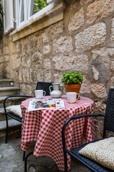 Patio, Day, Seating area