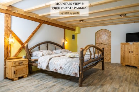 Communal lounge/ TV room, Bed, TV and multimedia, Photo of the whole room, Bedroom, bunk bed