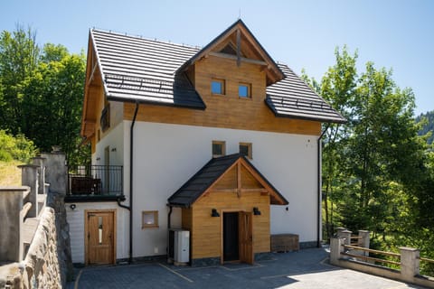 Property building, Day, Balcony/Terrace, Balcony/Terrace, Other, Other, Other, Seating area, towels, towels