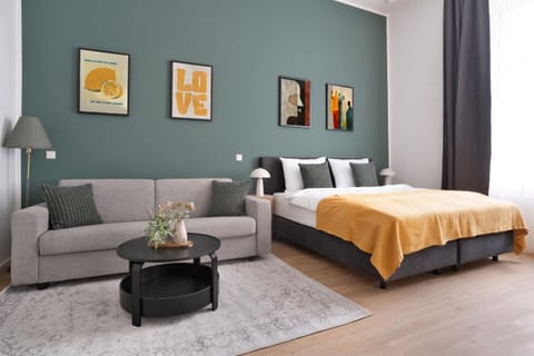 Bed, Photo of the whole room, Seating area, Bedroom