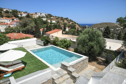 Natural landscape, Mountain view, Pool view, Swimming pool, sunbed