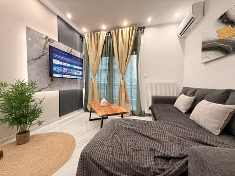 Communal lounge/ TV room, Living room, Seating area