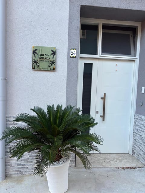 Facade/entrance, Day