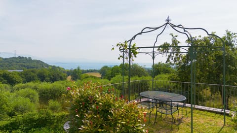 Dining area, Lake view