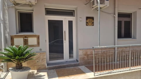 Property building, Facade/entrance, Day