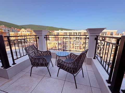 Balcony/Terrace, Balcony/Terrace, Mountain view