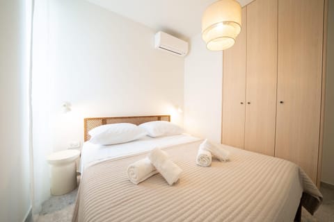 Bed, Photo of the whole room, Bedroom, towels, wardrobe, air conditioner