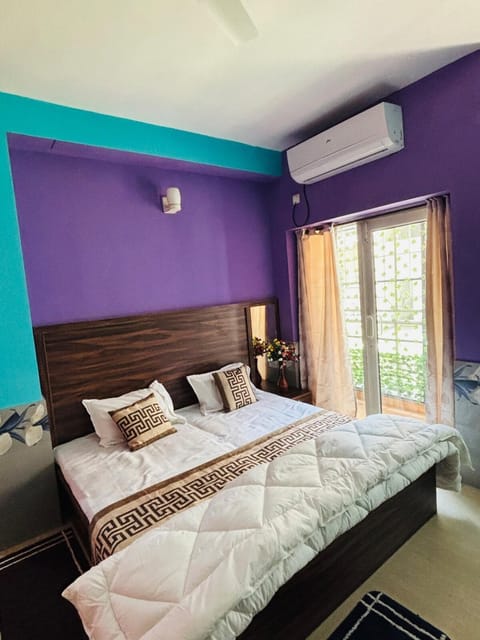 Bed, air conditioner
