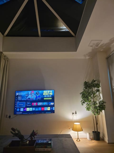 Bee Hive Studio Flat Bed and Breakfast in Stretford