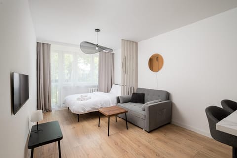 Communal lounge/ TV room, Bed, TV and multimedia, Living room, Photo of the whole room, Seating area, Evening entertainment, Bedroom