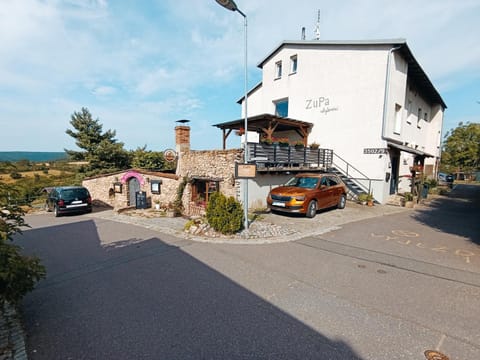 Property building, Balcony/Terrace, Location, Parking
