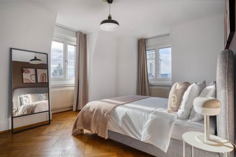 Azure Suite - Free Parking Apartment in Zurich City