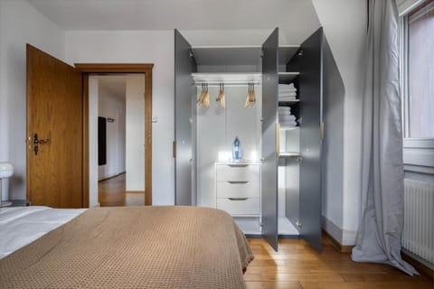 Azure Suite - Free Parking Apartment in Zurich City