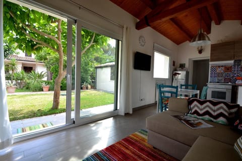 Living room, Garden view