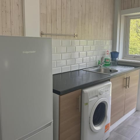 Cozy 2BR Flat Near City Centre Free Parking Fast Wifi Apartment in Edinburgh