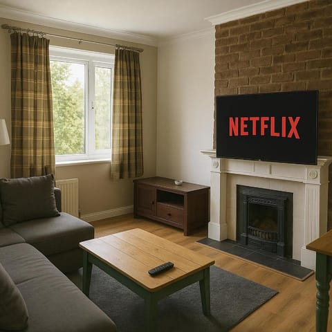 Cozy 2BR Flat Near City Centre Free Parking Fast Wifi Apartment in Edinburgh