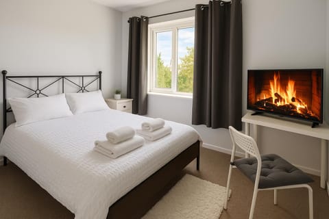 Cozy 2BR Flat Near City Centre Free Parking Fast Wifi Apartment in Edinburgh