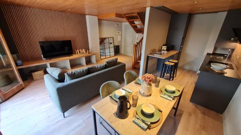 TV and multimedia, Kitchen or kitchenette, Living room, Dining area
