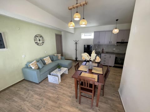 Kitchen or kitchenette, Living room, Seating area, Dining area