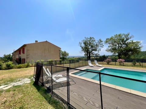 Day, Natural landscape, Pool view, Swimming pool, sunbed