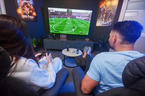 Communal lounge/ TV room, TV and multimedia, Evening entertainment