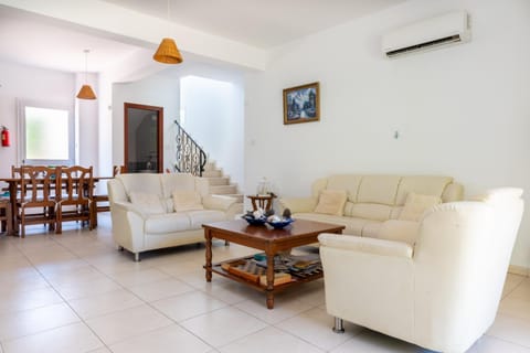 Living room, Seating area, air conditioner