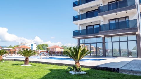 Property building, Day, Garden, Garden view, Pool view, Swimming pool