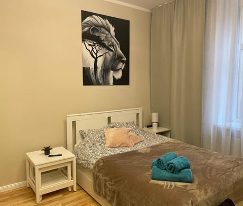 Bed, Photo of the whole room, towels