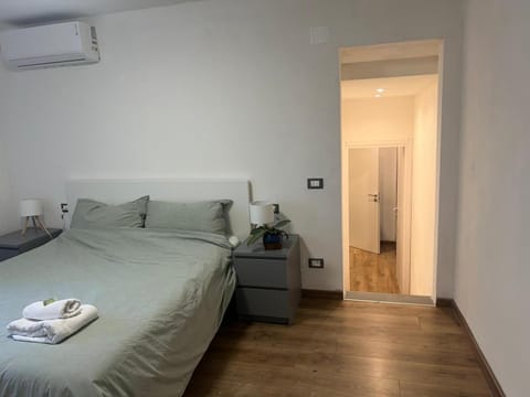 Bedroom, air conditioner