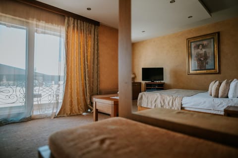 TV and multimedia, Photo of the whole room, Bedroom