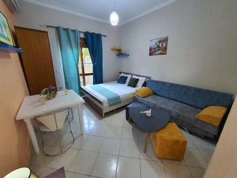 Photo of the whole room, Seating area