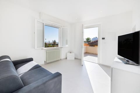 Communal lounge/ TV room, Living room, Seating area