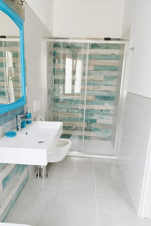 Shower, Bathroom, towels