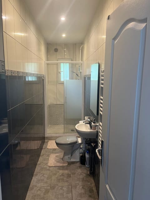 Good Paris Roissy CDG Apartment in Drancy