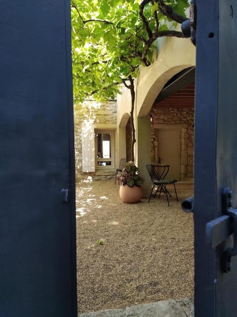 Patio, Facade/entrance