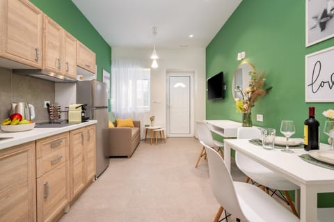 TV and multimedia, Kitchen or kitchenette, Dining area